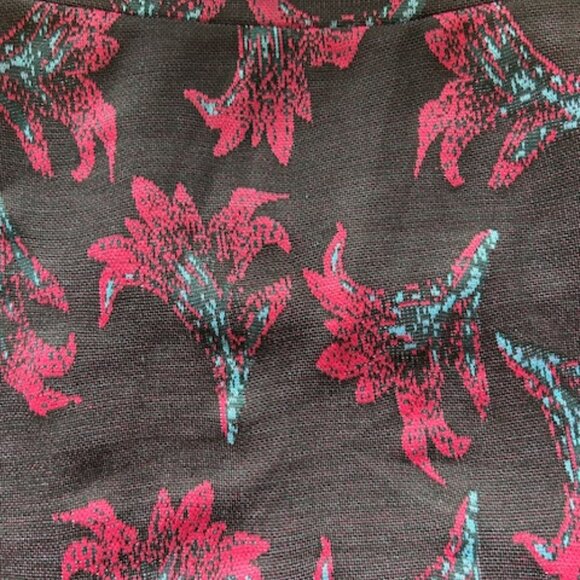 LuLaRoe Cassie Pencil Skirt Large Floral Pink Blue Black NWT - Picture 2 of 3